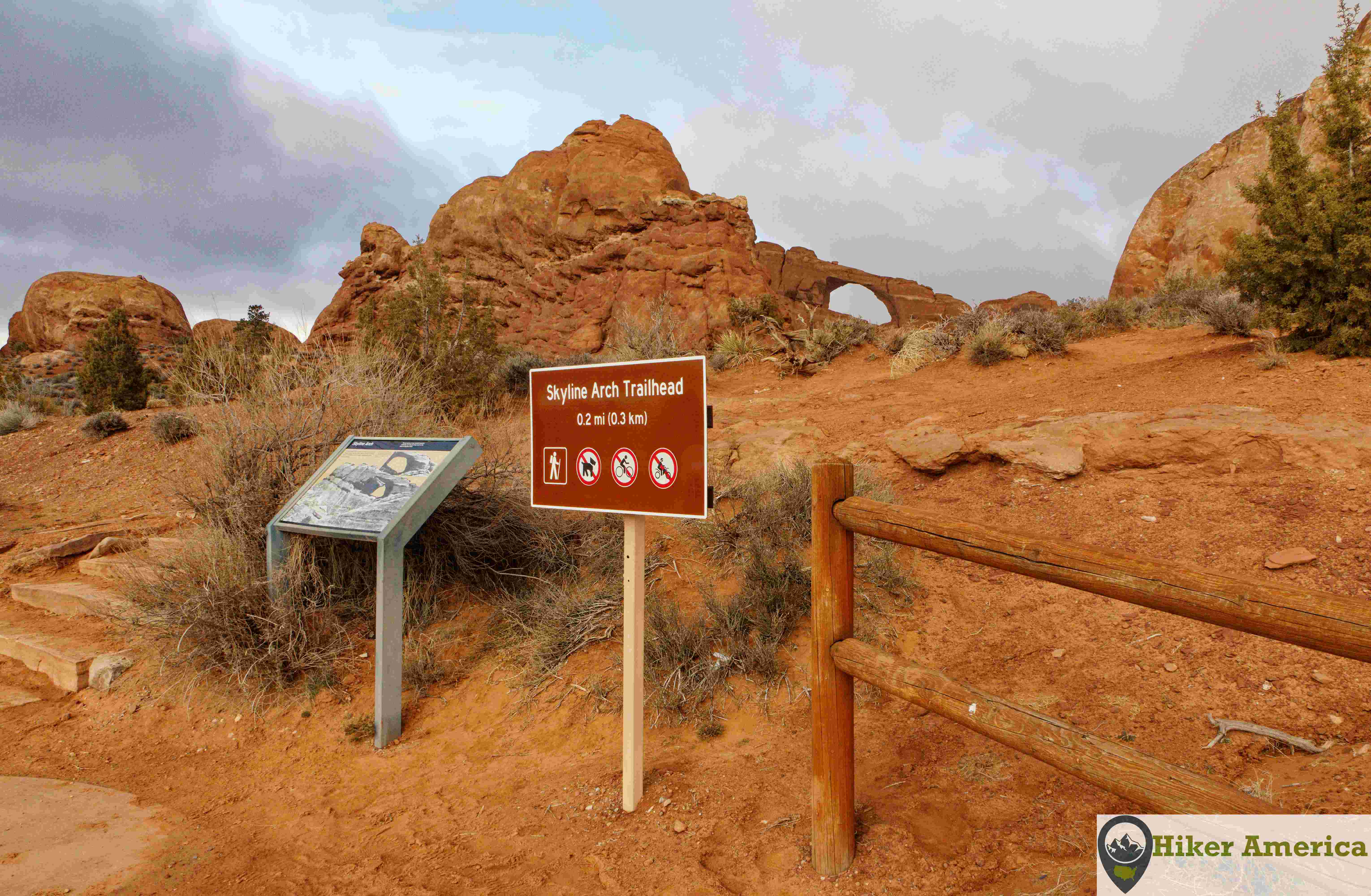 Skyline Arch Trail hiking trail view